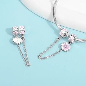 charm / Sterling Silver Flower Safety Chain Charm